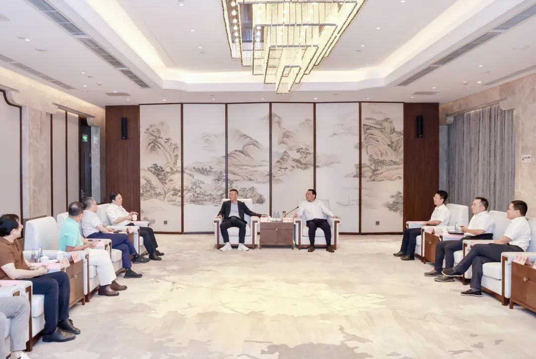 江西省萍鄉(xiāng)市委副書記、市長熊運(yùn)浪會見天高集團(tuán)李平總裁一行